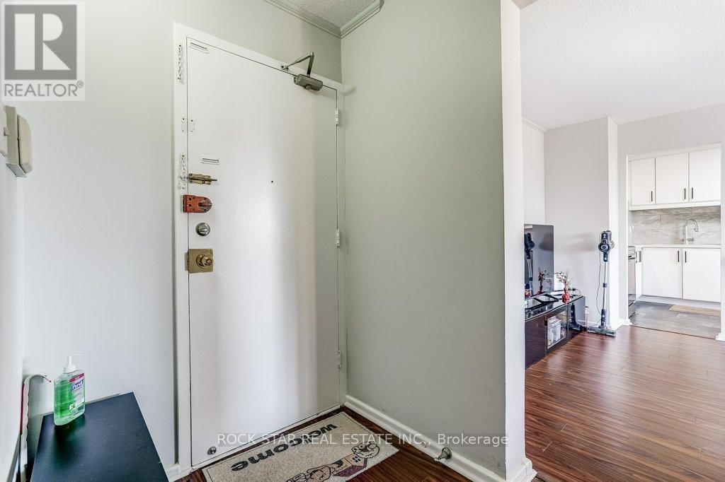 708 - 10 Sunny Glenway, Toronto (flemingdon Park), Ontario