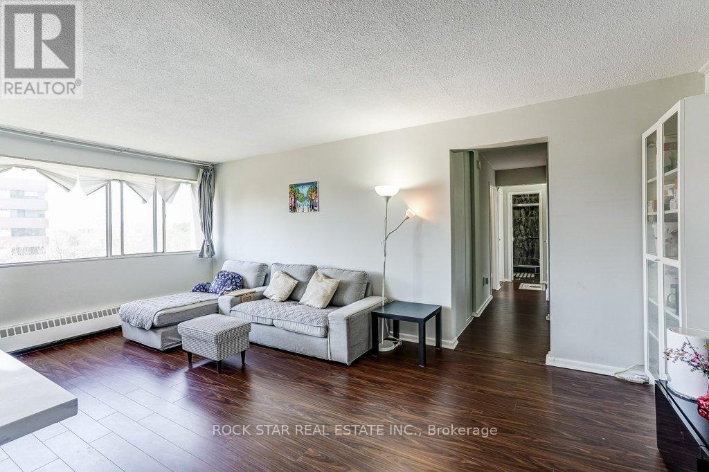 708 - 10 Sunny Glenway, Toronto (flemingdon Park), Ontario