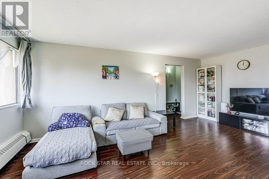 708 - 10 Sunny Glenway, Toronto (flemingdon Park), Ontario