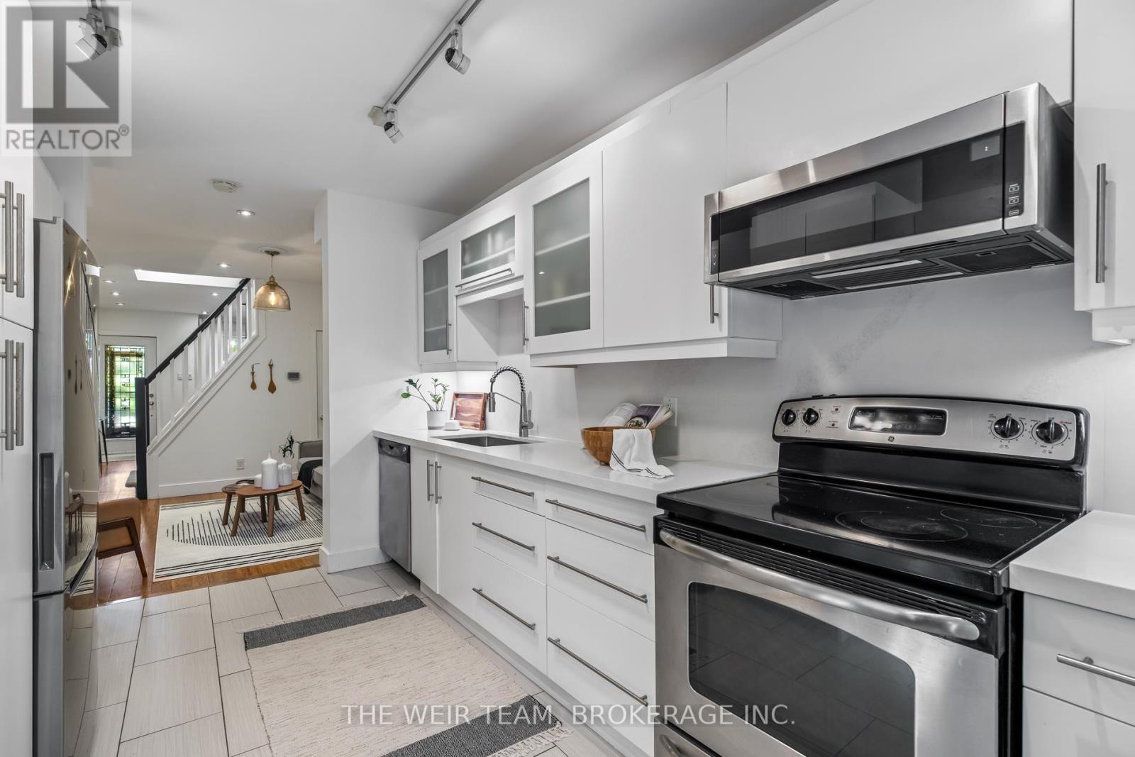 612 Woodbine Avenue, Toronto (woodbine Corridor), Ontario