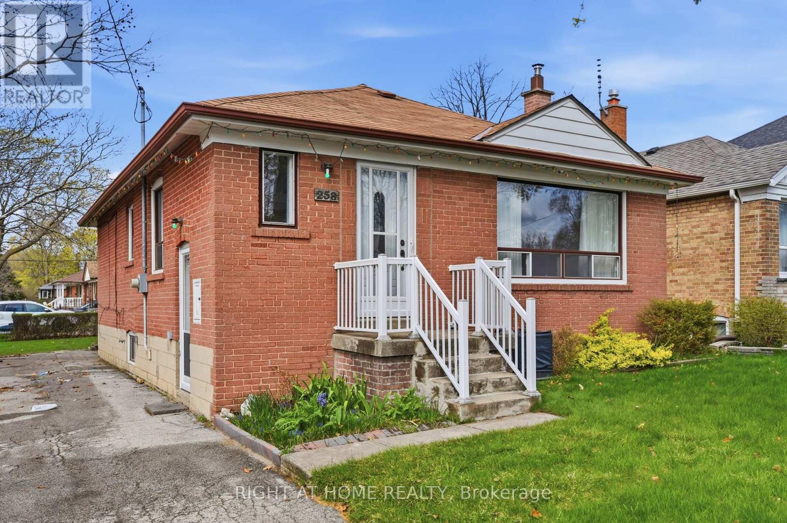 258 Beta Street, Toronto (alderwood), Ontario