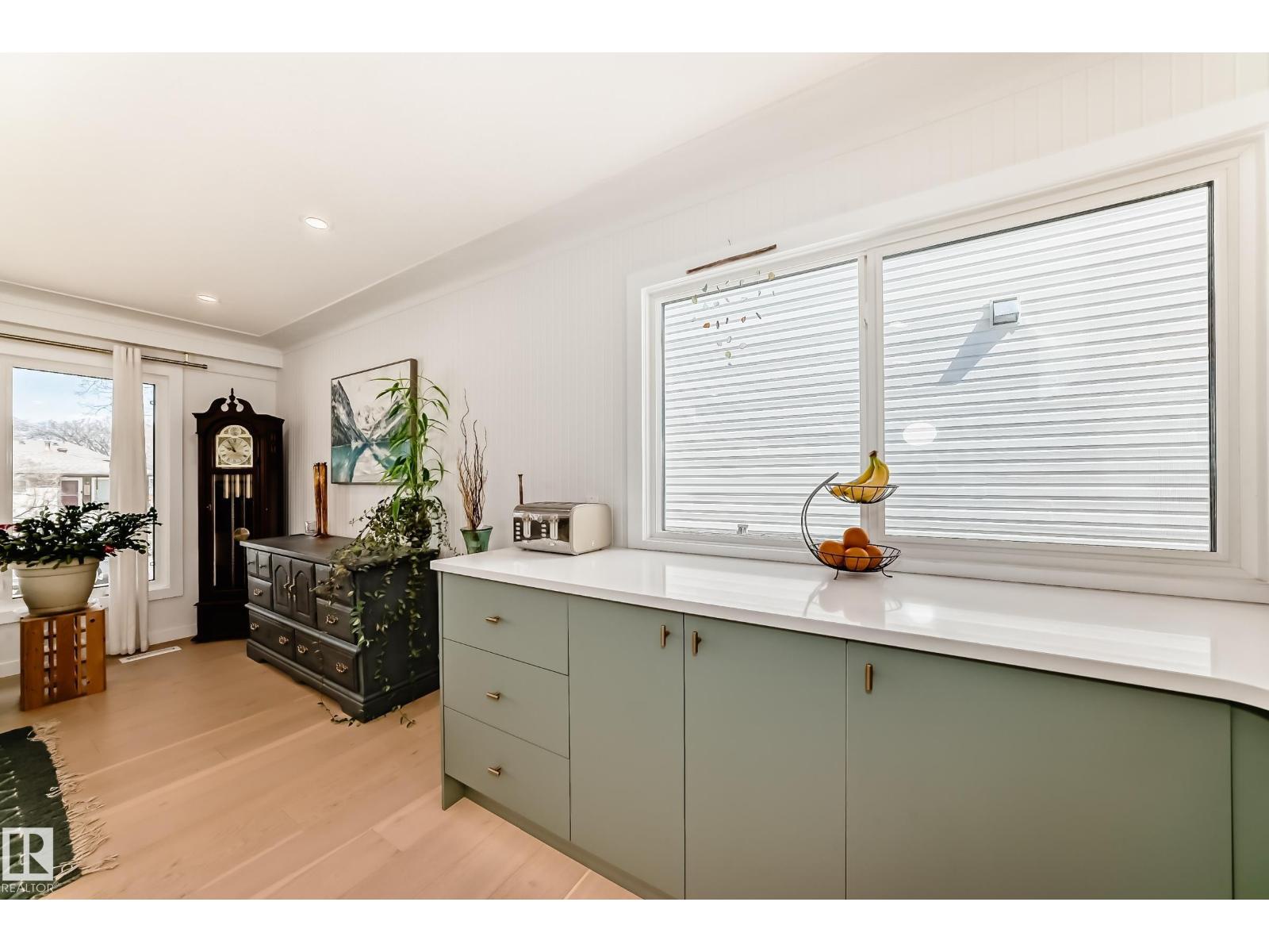 9323 70 Av Nw, Edmonton, Alberta