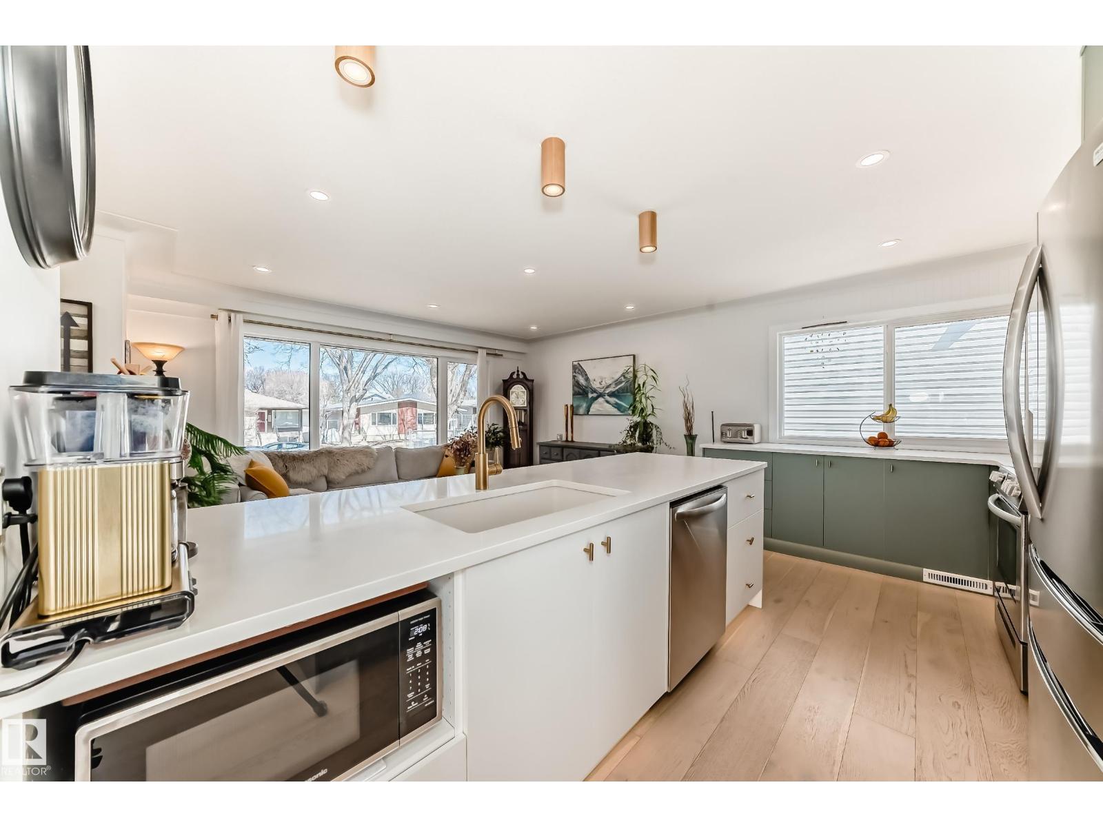 9323 70 Av Nw, Edmonton, Alberta