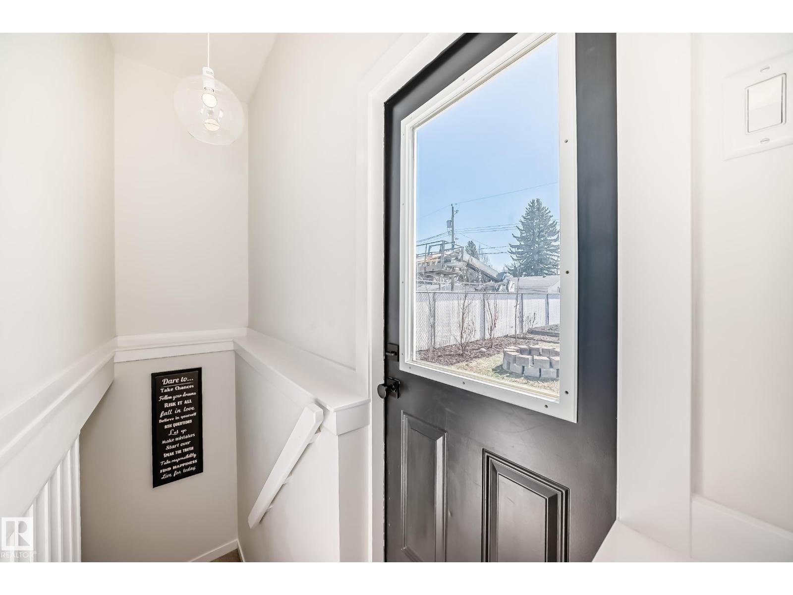 9323 70 Av Nw, Edmonton, Alberta