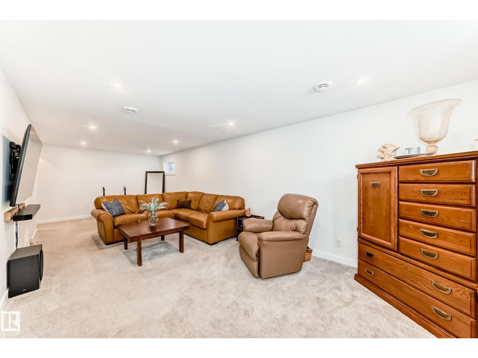 9323 70 Av Nw, Edmonton, Alberta