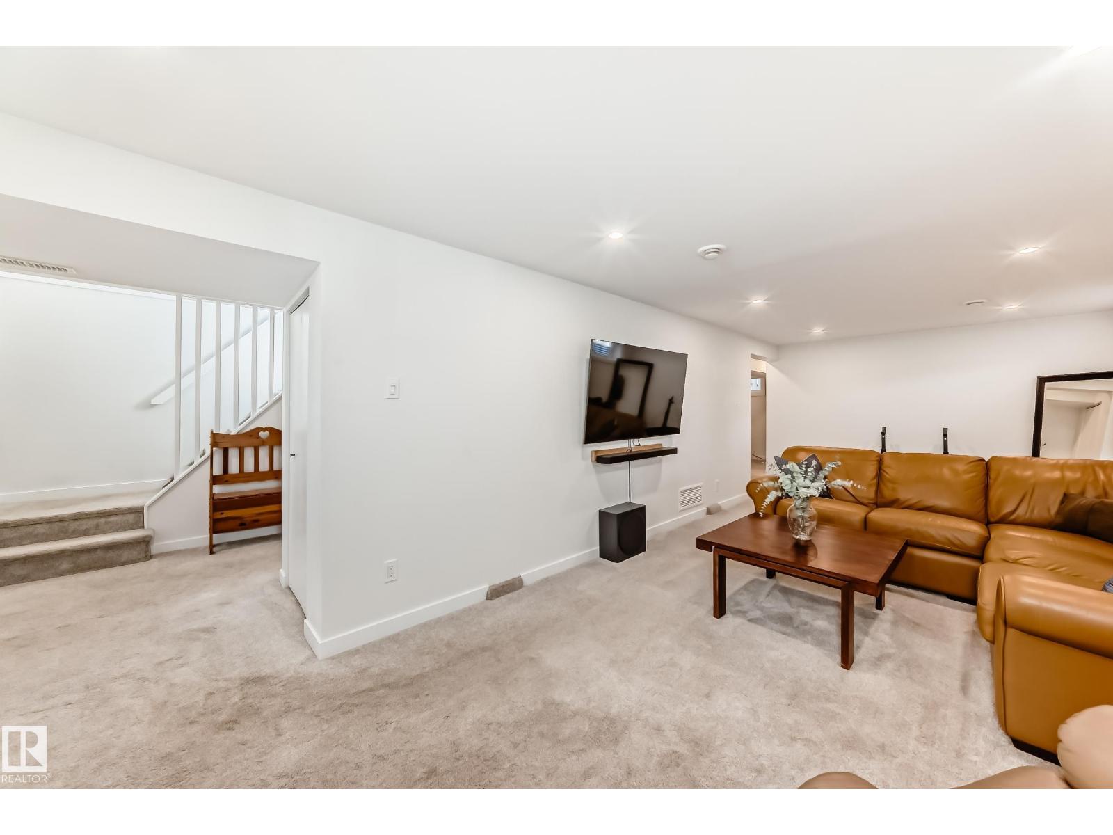 9323 70 Av Nw, Edmonton, Alberta