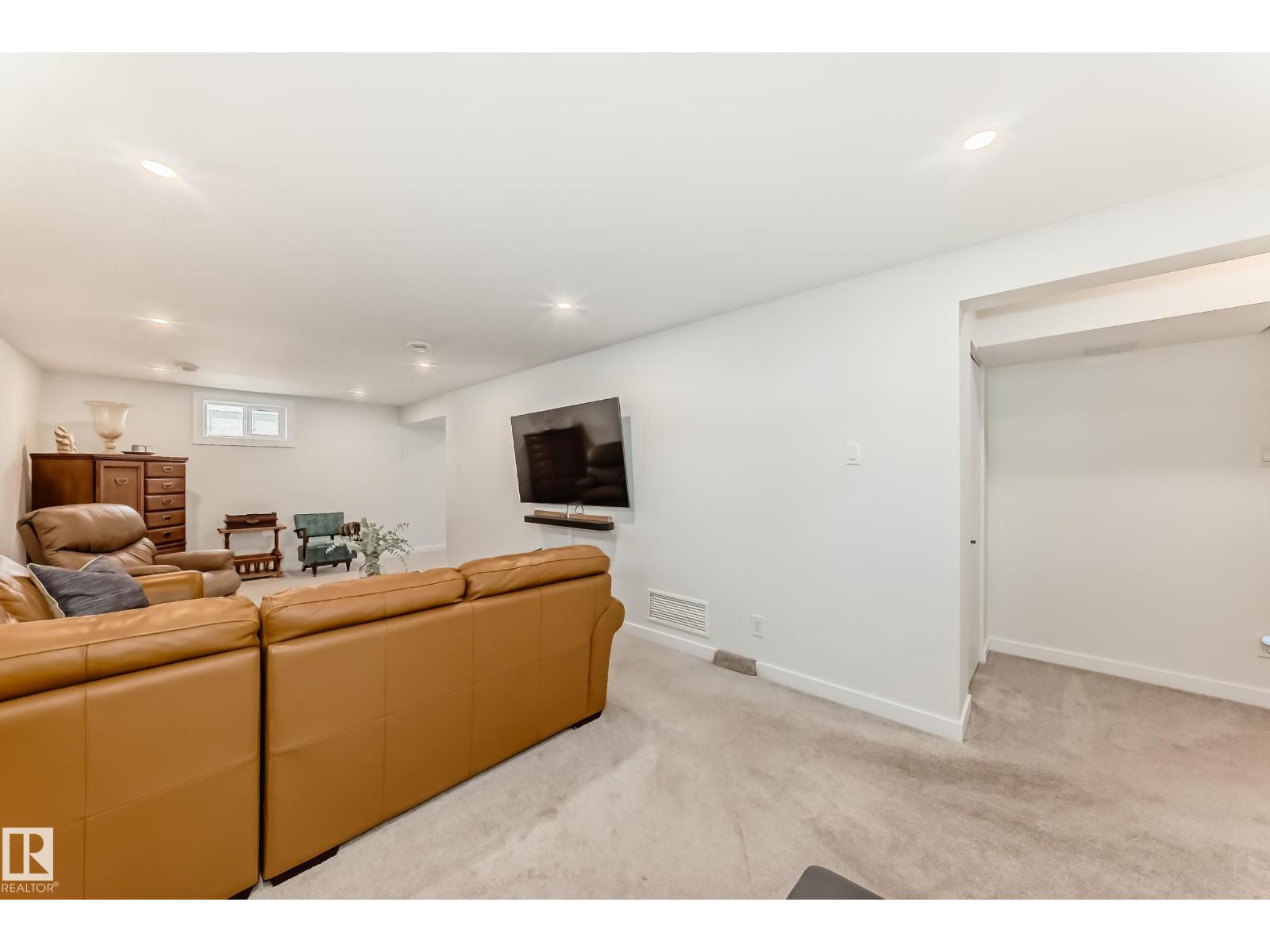 9323 70 Av Nw, Edmonton, Alberta