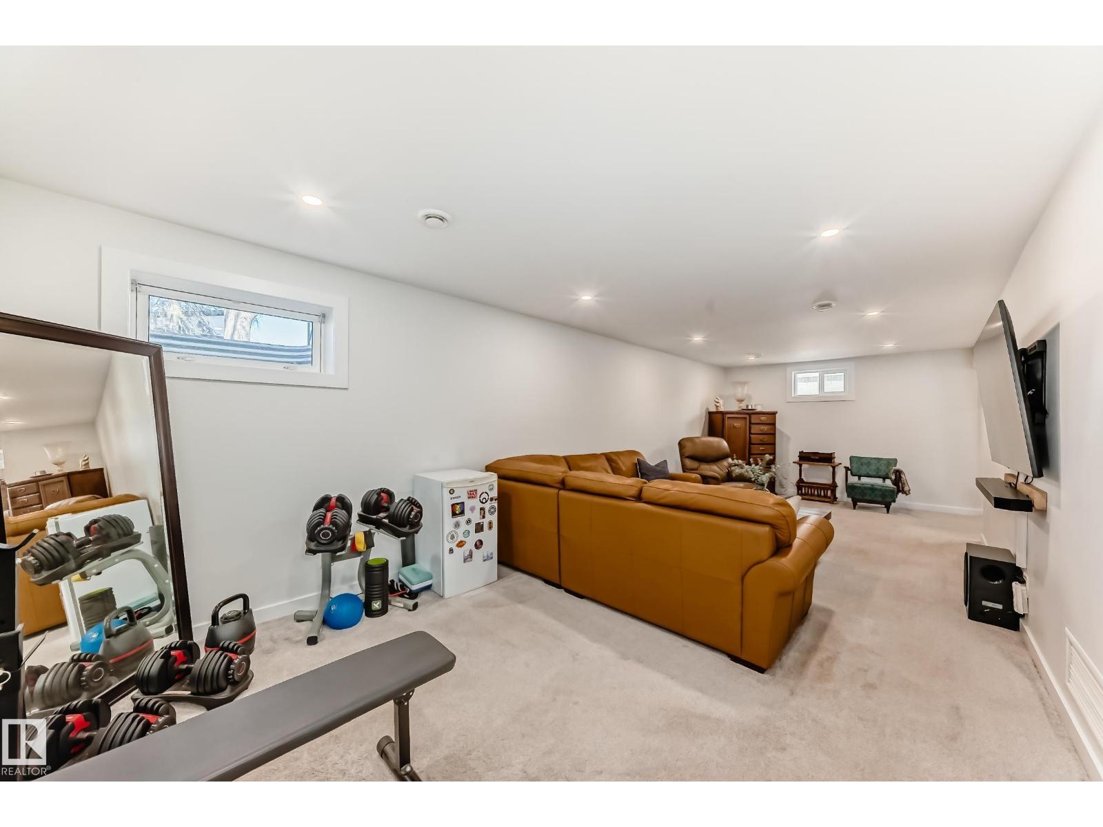 9323 70 Av Nw, Edmonton, Alberta