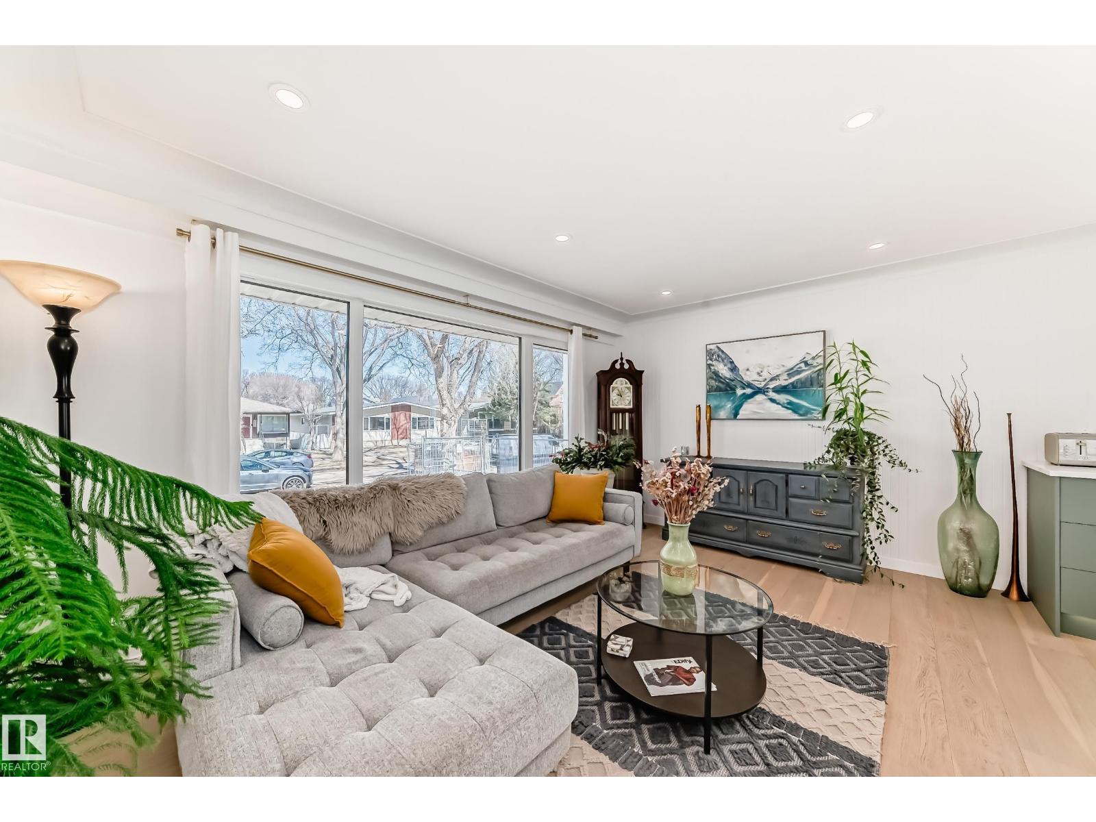 9323 70 Av Nw, Edmonton, Alberta