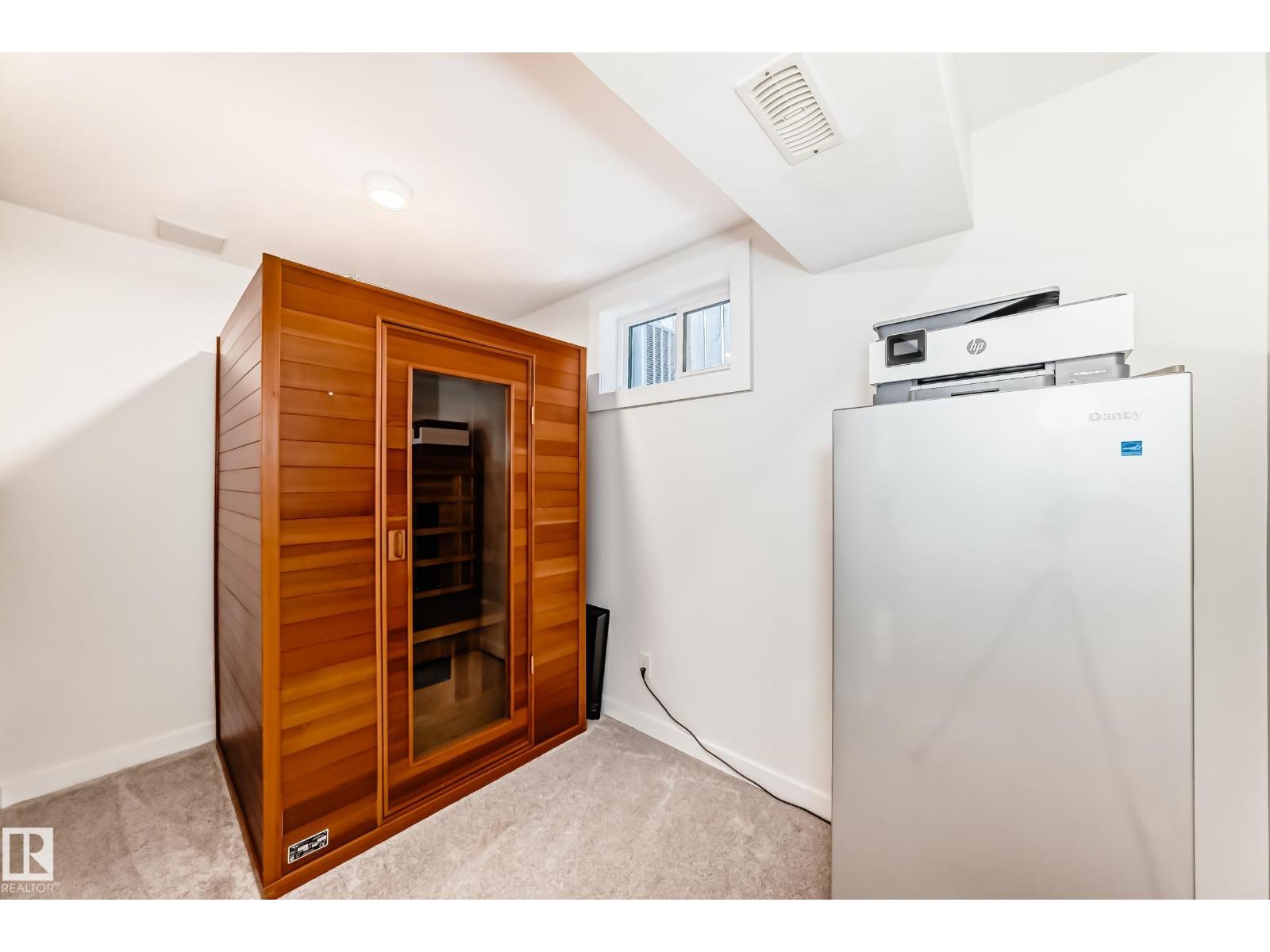 9323 70 Av Nw, Edmonton, Alberta