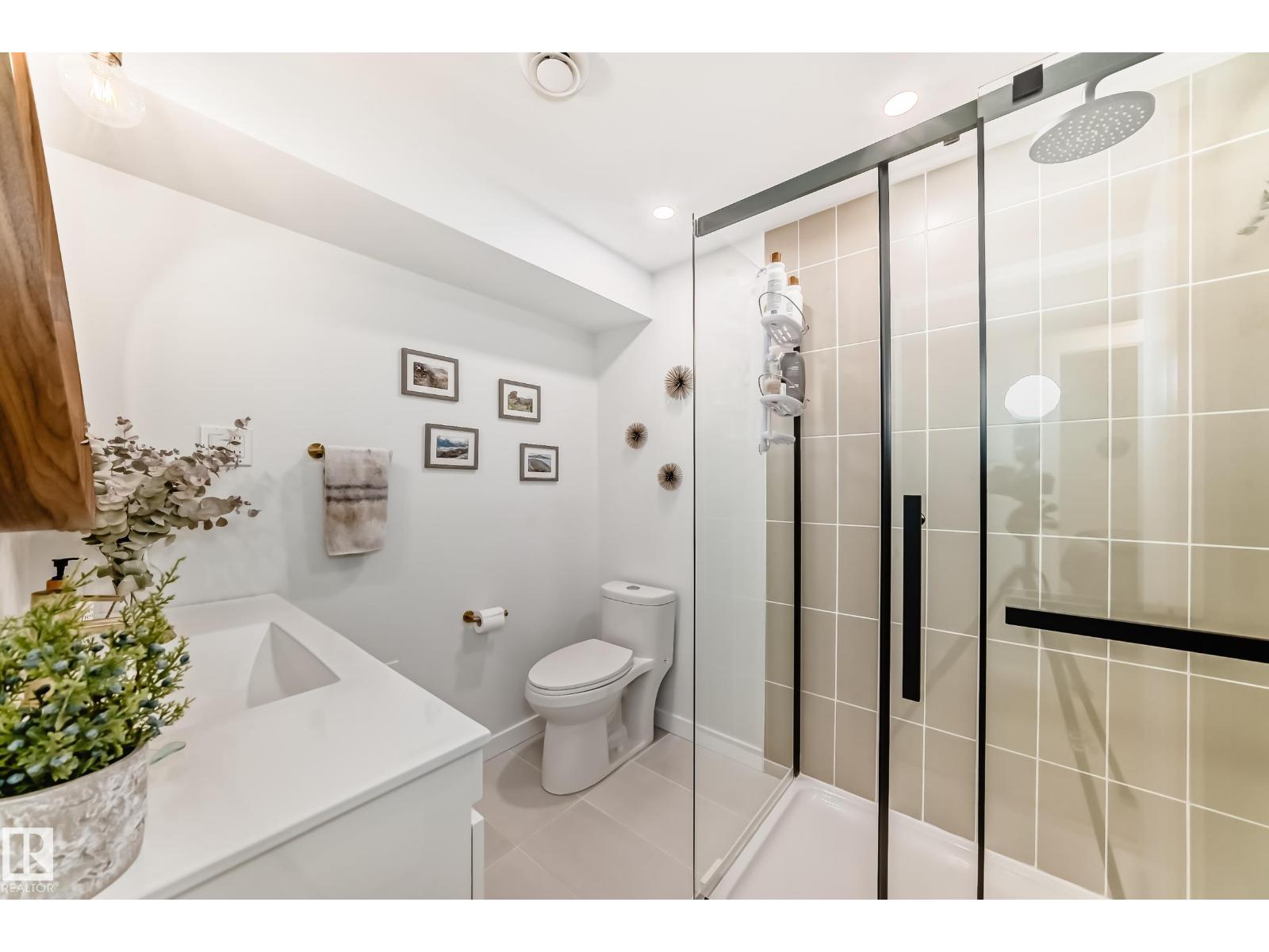 9323 70 Av Nw, Edmonton, Alberta