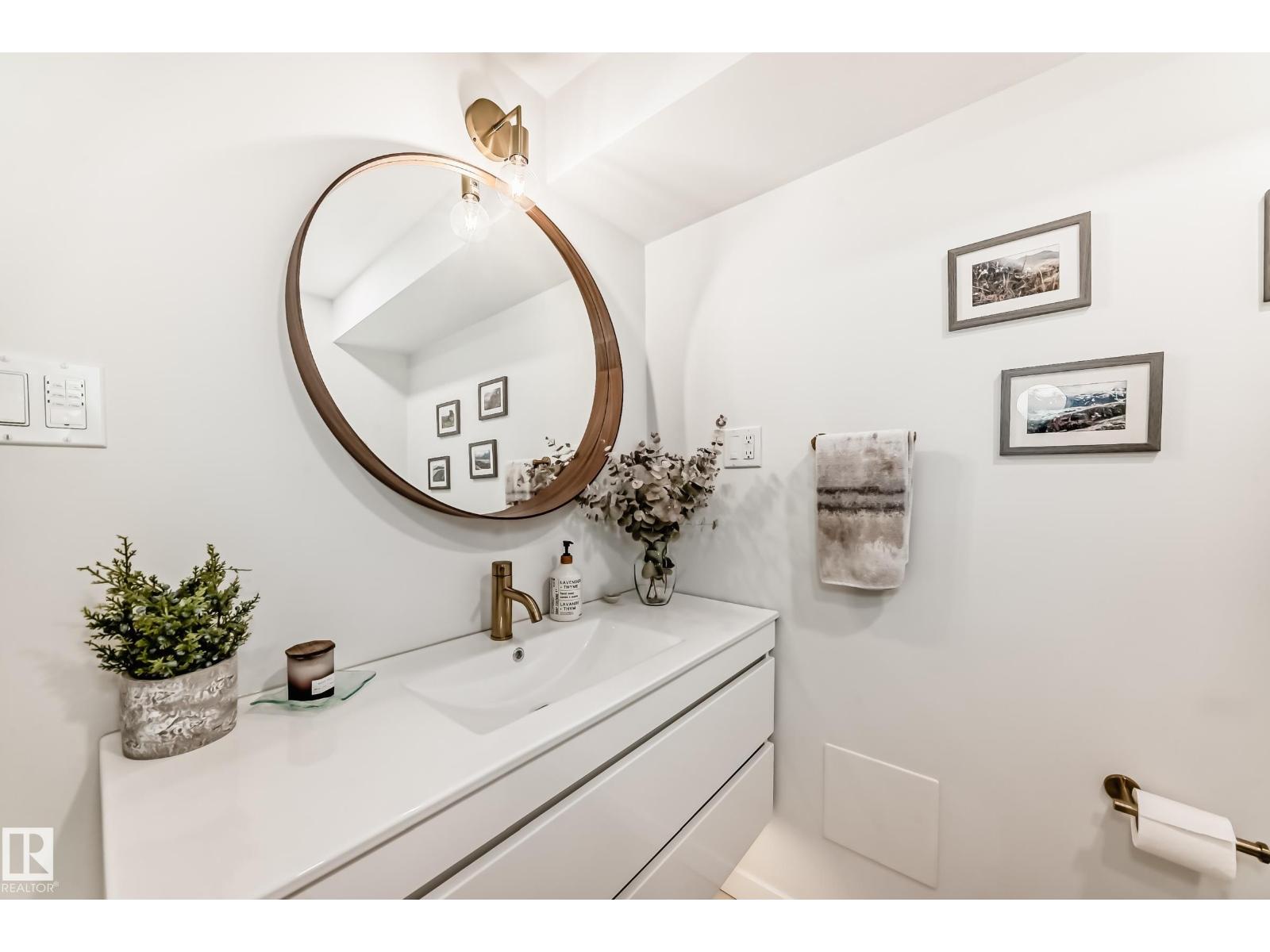 9323 70 Av Nw, Edmonton, Alberta