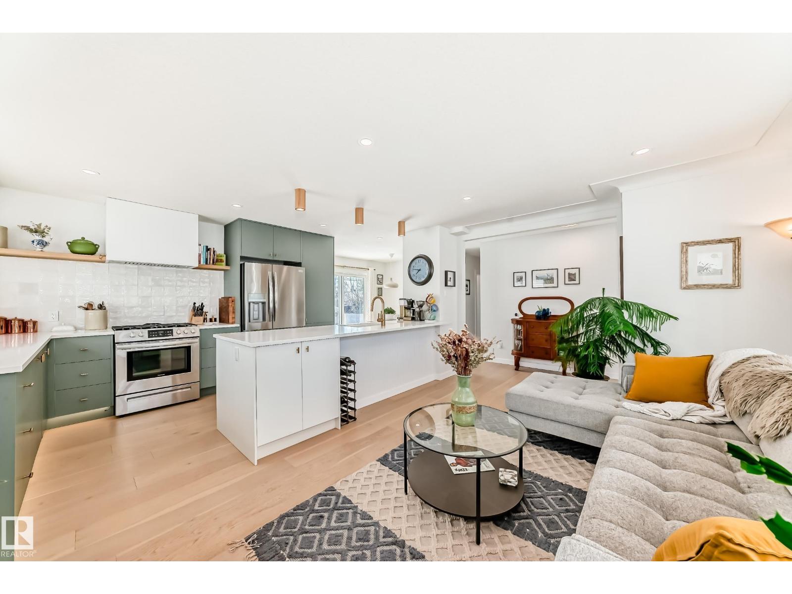 9323 70 Av Nw, Edmonton, Alberta