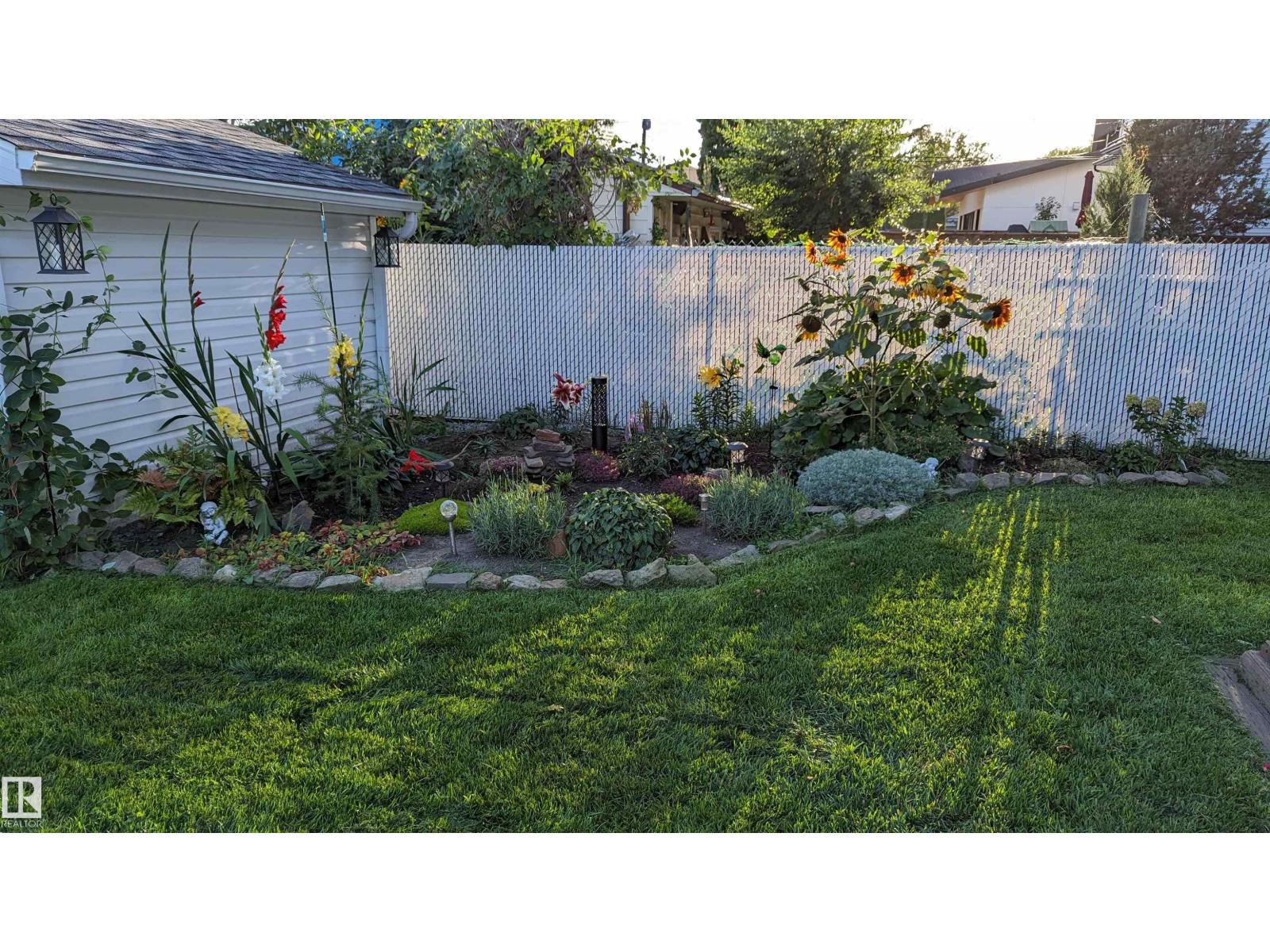 9323 70 Av Nw, Edmonton, Alberta