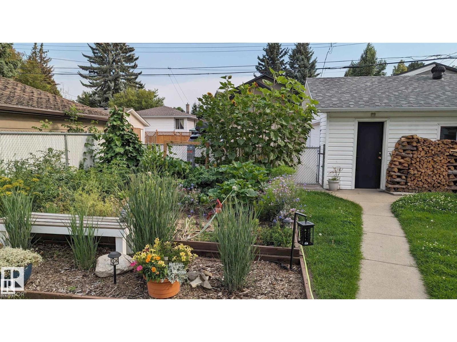 9323 70 Av Nw, Edmonton, Alberta