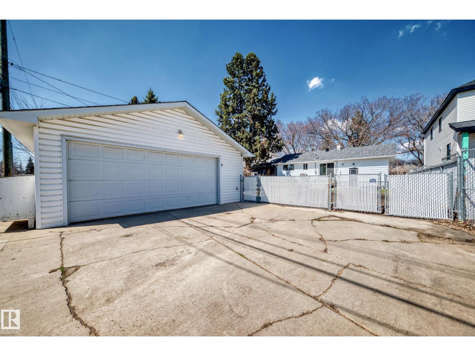 9323 70 Av Nw, Edmonton, Alberta