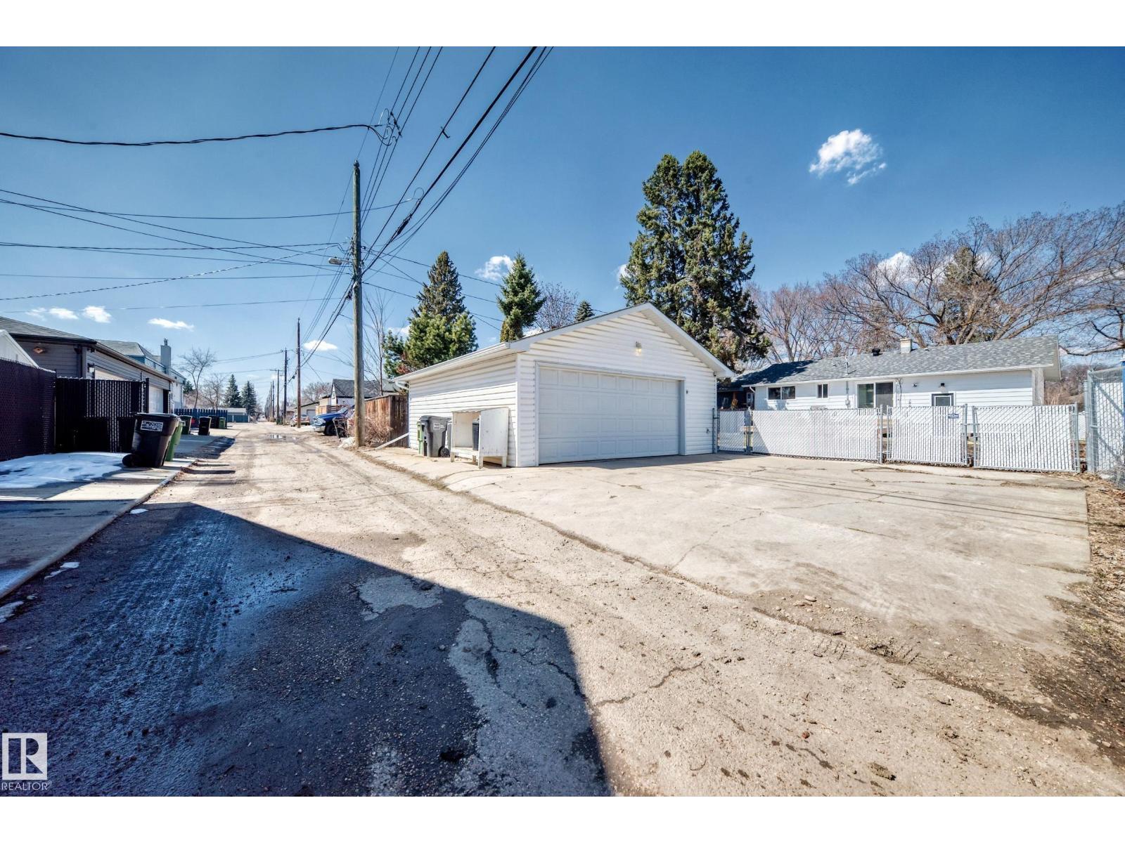 9323 70 Av Nw, Edmonton, Alberta