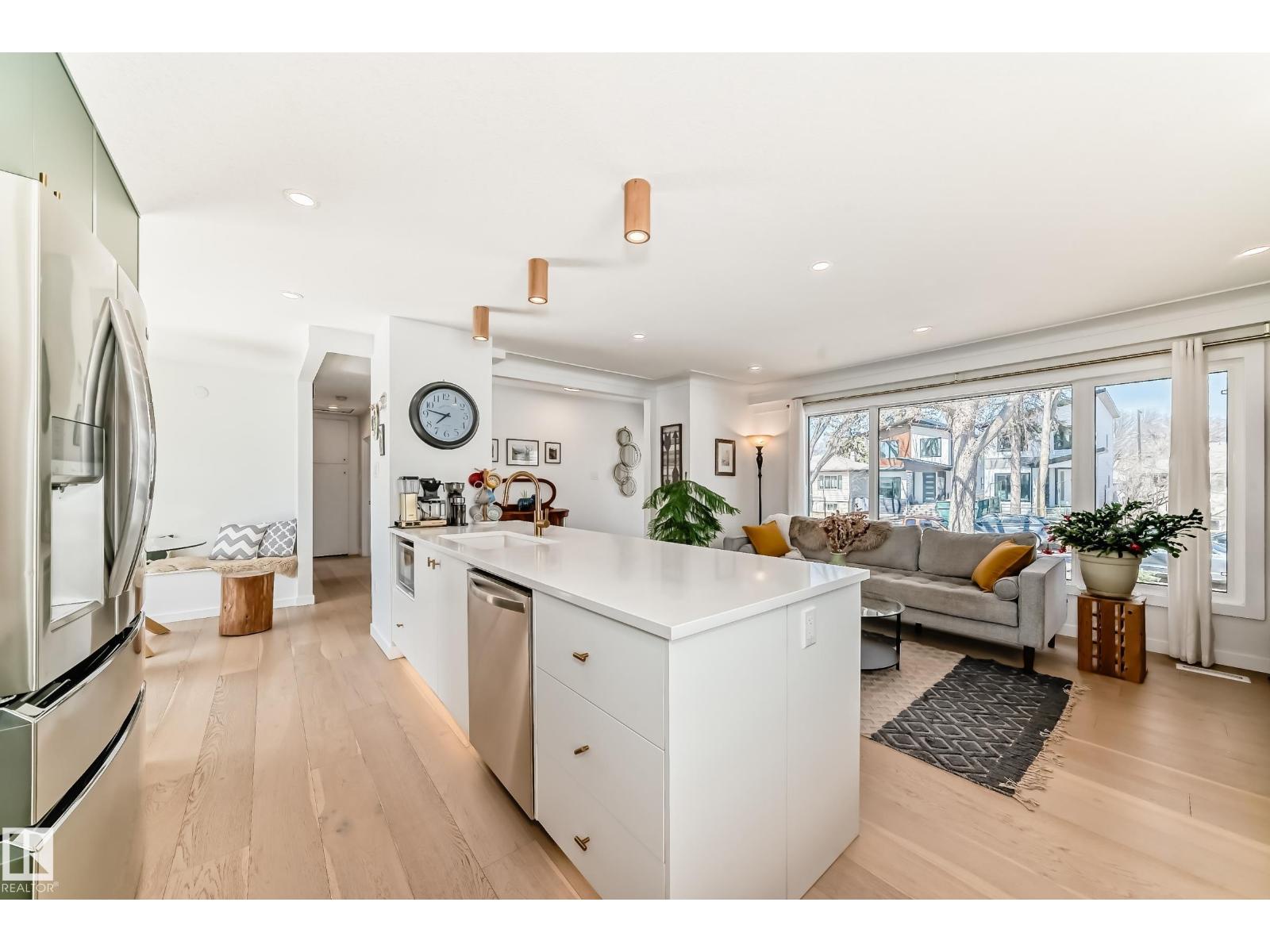 9323 70 Av Nw, Edmonton, Alberta