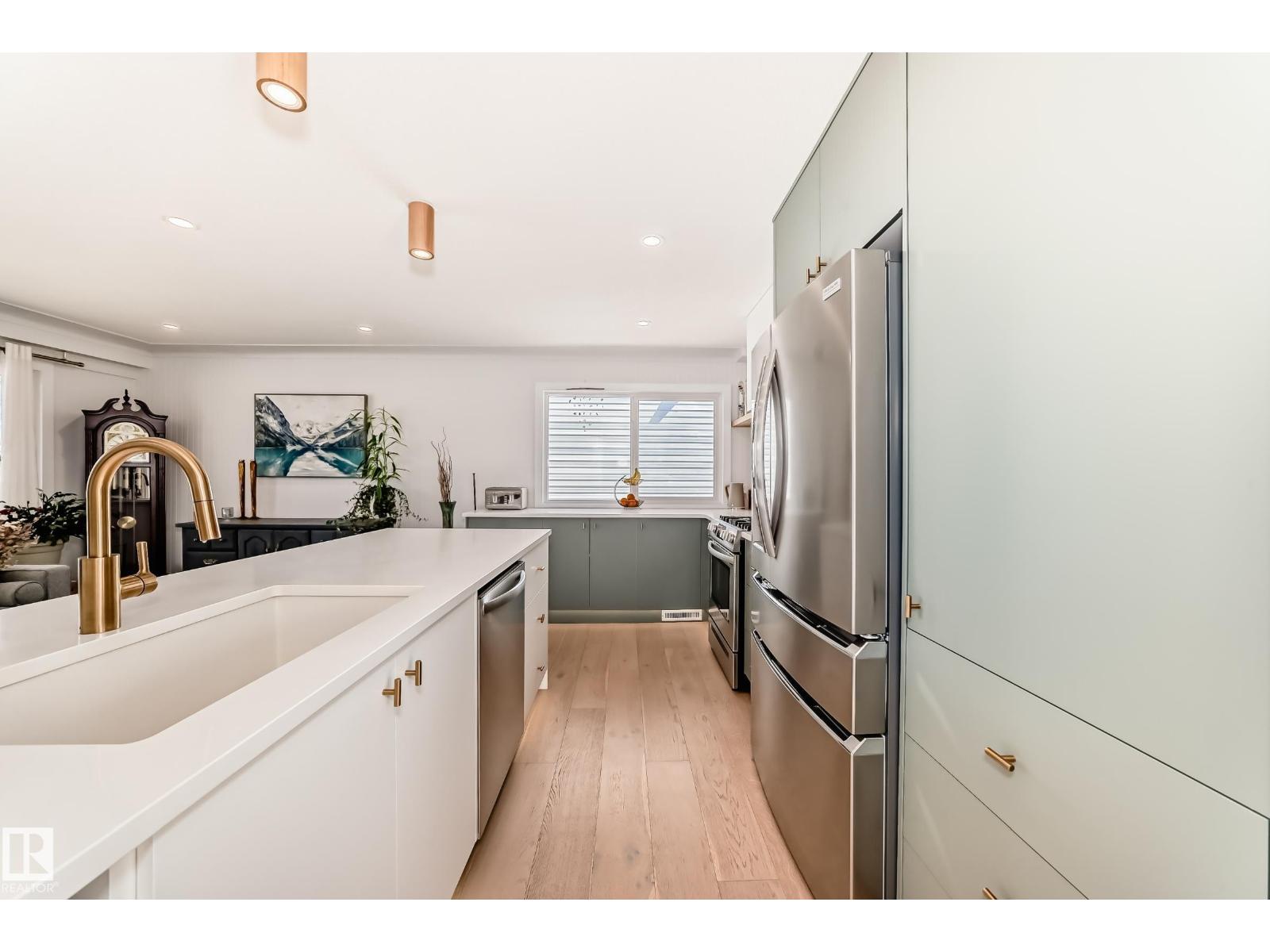 9323 70 Av Nw, Edmonton, Alberta
