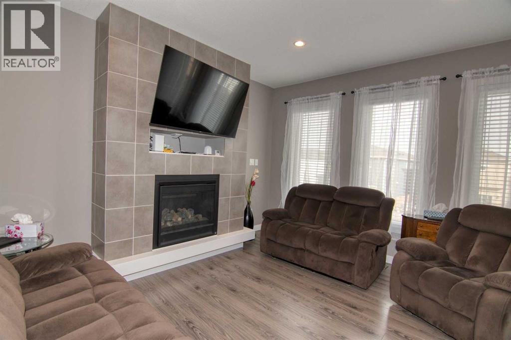 559 Moonlight Lane W, Lethbridge, Alberta