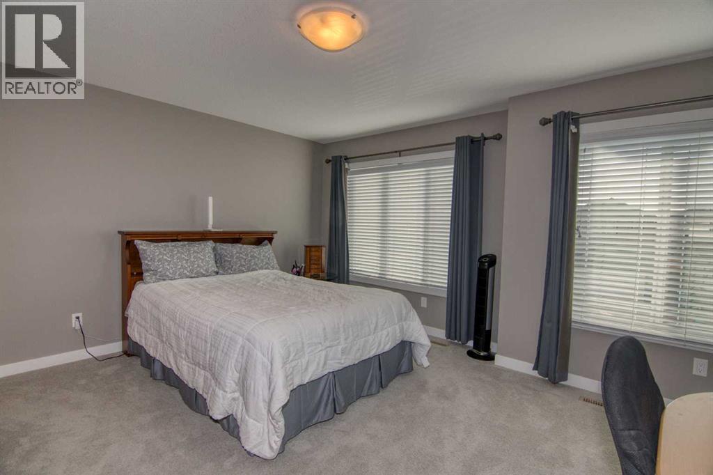 559 Moonlight Lane W, Lethbridge, Alberta
