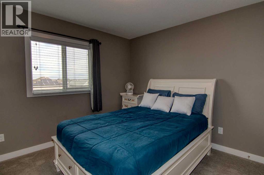559 Moonlight Lane W, Lethbridge, Alberta