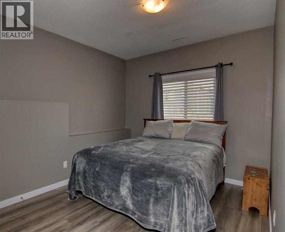 559 Moonlight Lane W, Lethbridge, Alberta