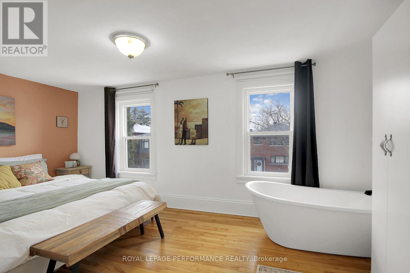 345 Tweedsmuir Avenue, Ottawa, Ontario