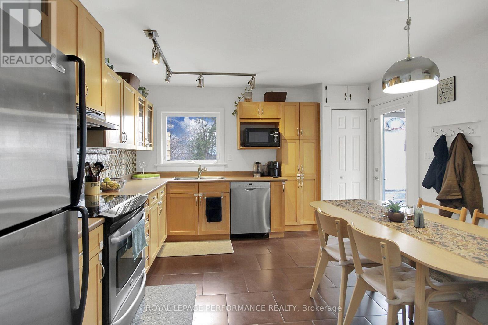 345 Tweedsmuir Avenue, Ottawa, Ontario