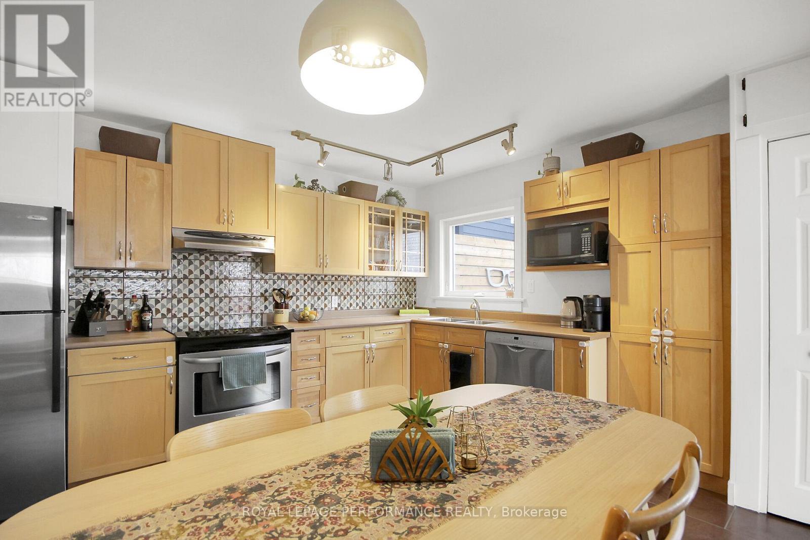 345 Tweedsmuir Avenue, Ottawa, Ontario