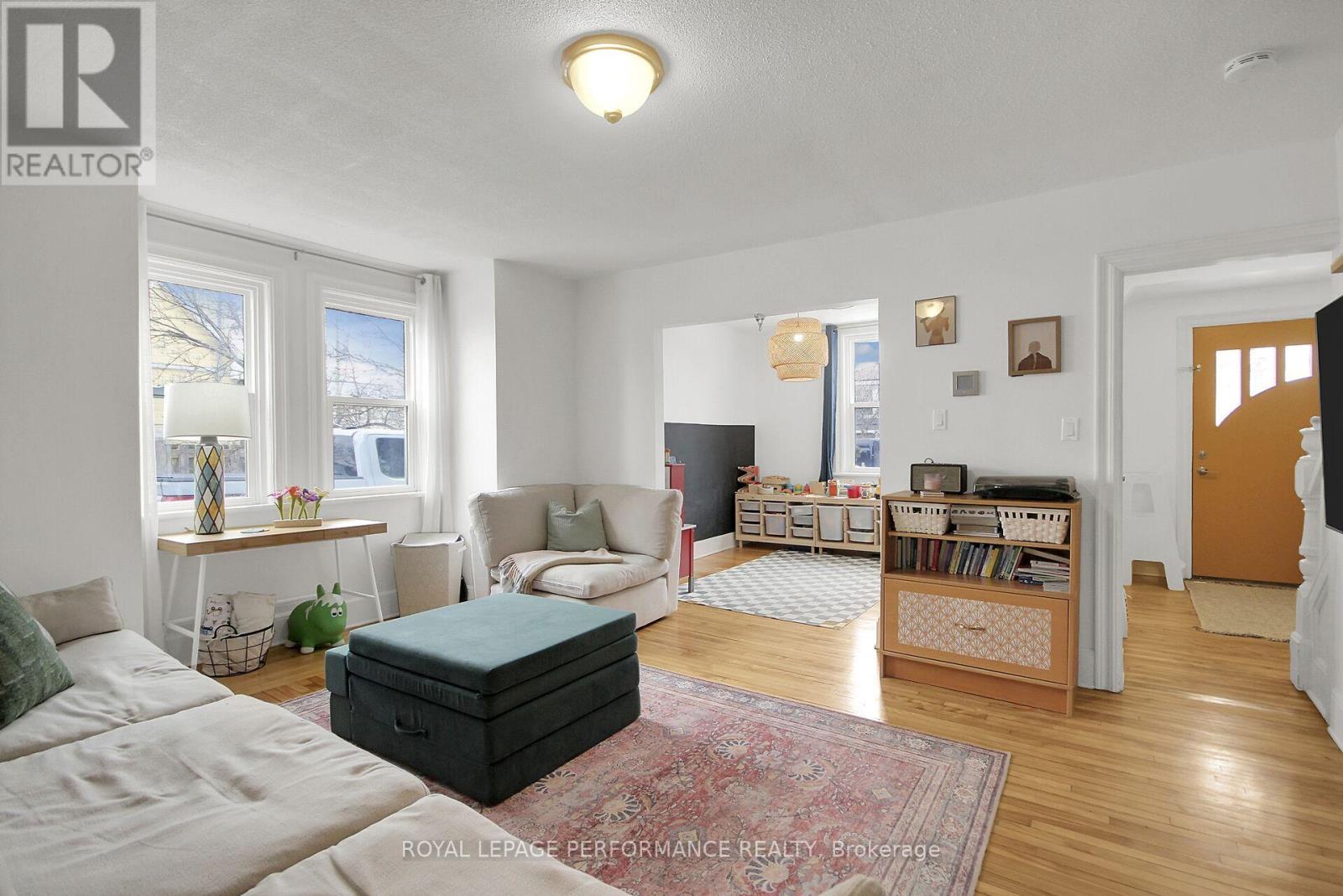 345 Tweedsmuir Avenue, Ottawa, Ontario