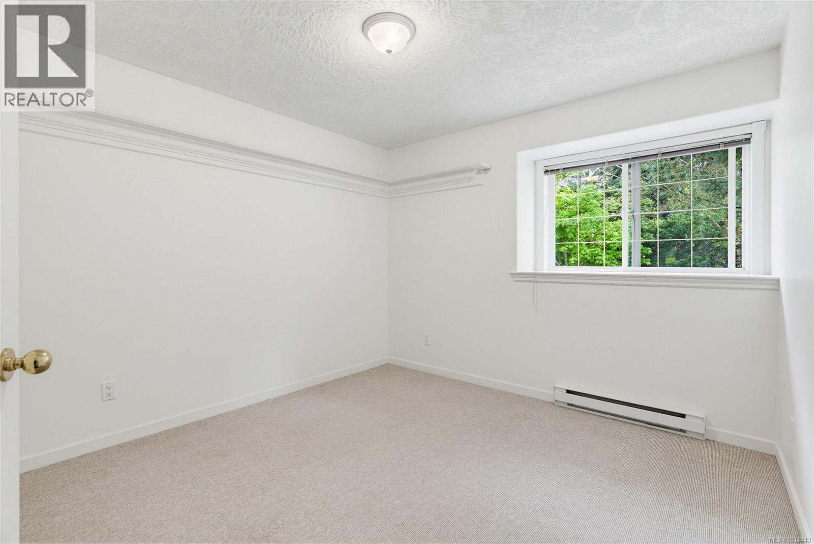 5272 Cordova Bay Rd, Saanich, British Columbia