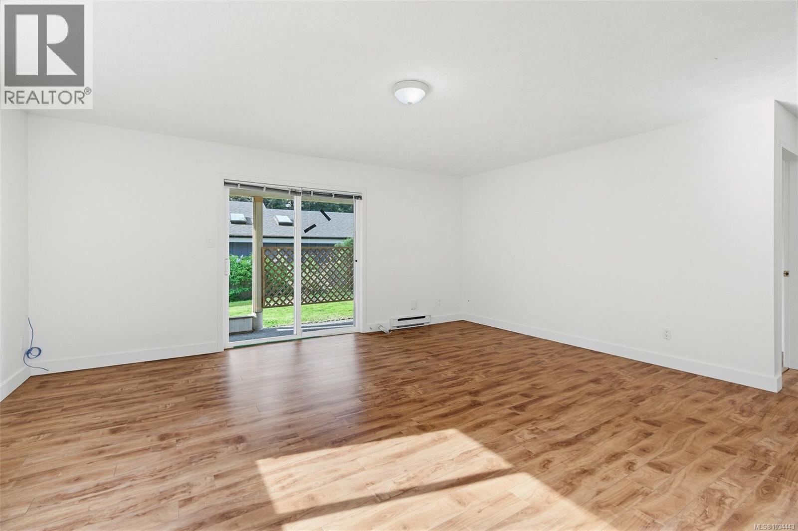 5272 Cordova Bay Rd, Saanich, British Columbia