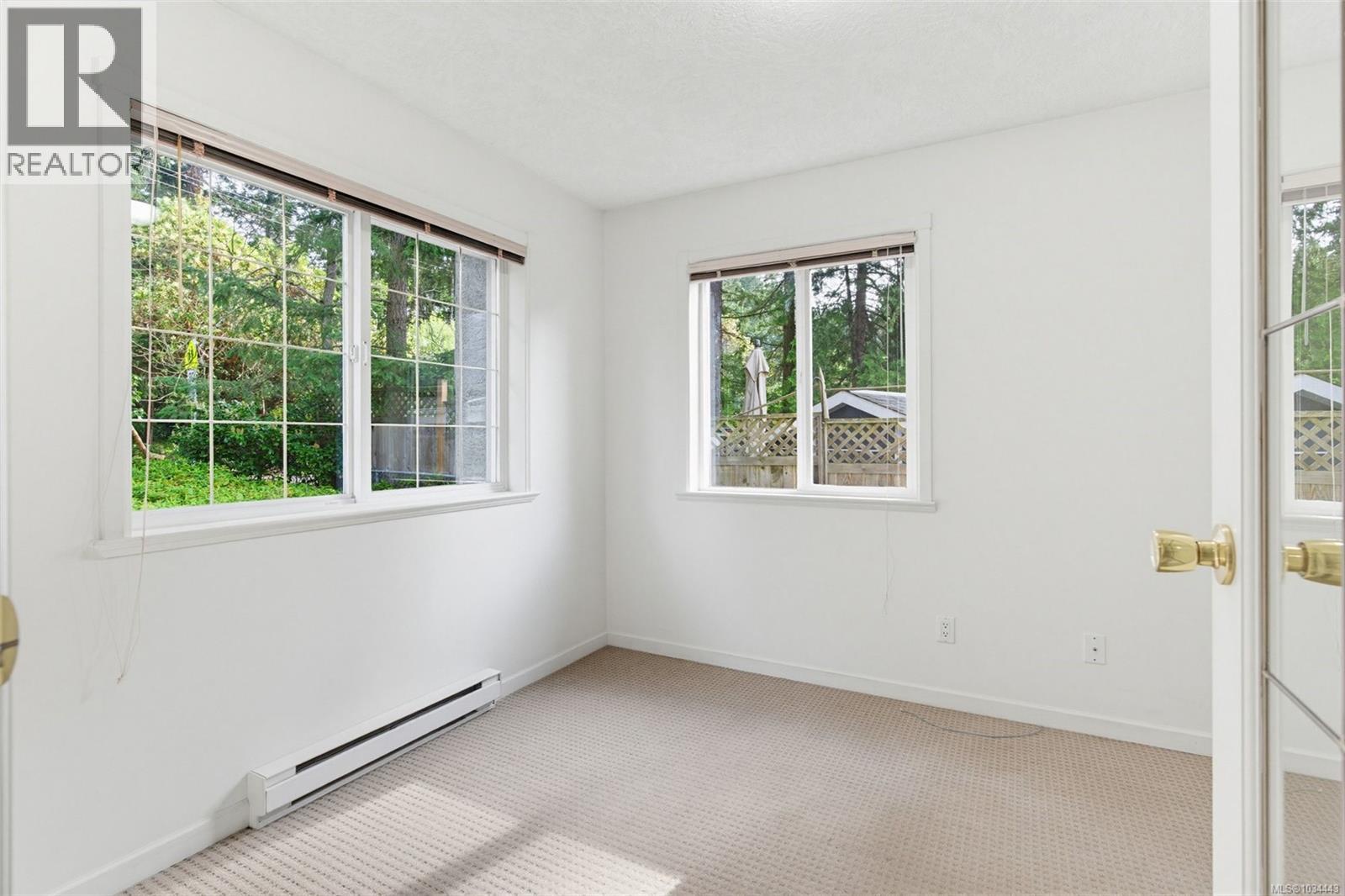 5272 Cordova Bay Rd, Saanich, British Columbia