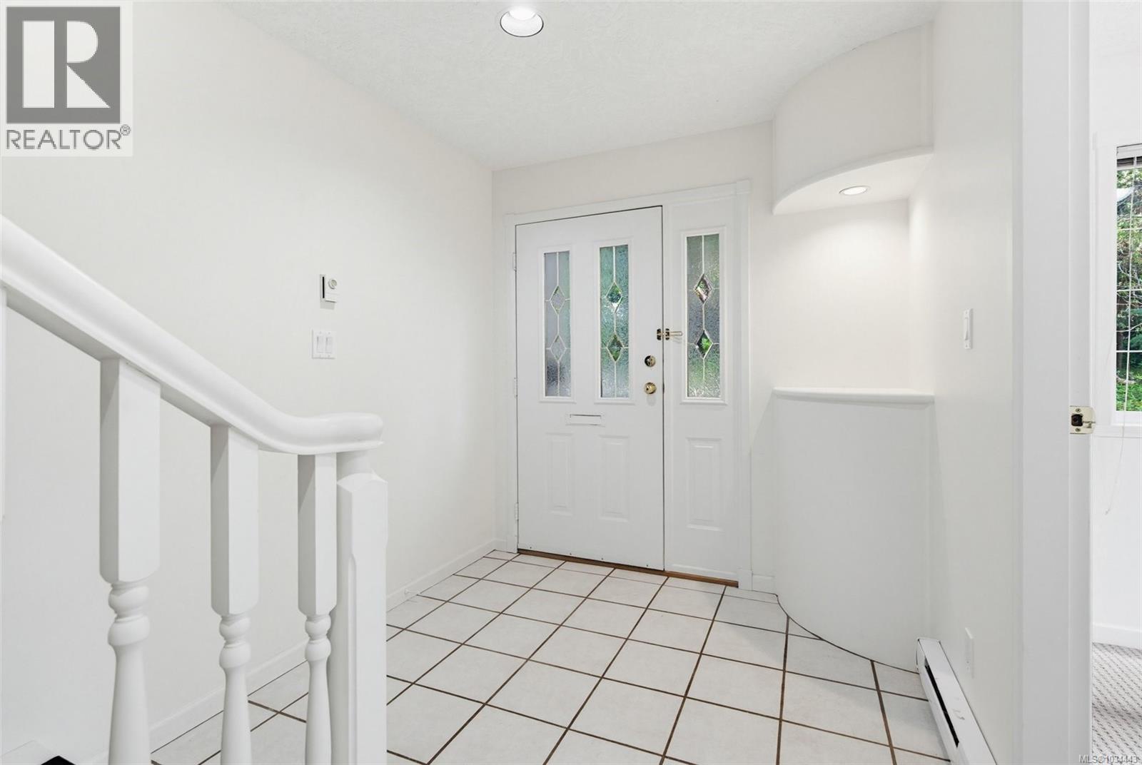 5272 Cordova Bay Rd, Saanich, British Columbia