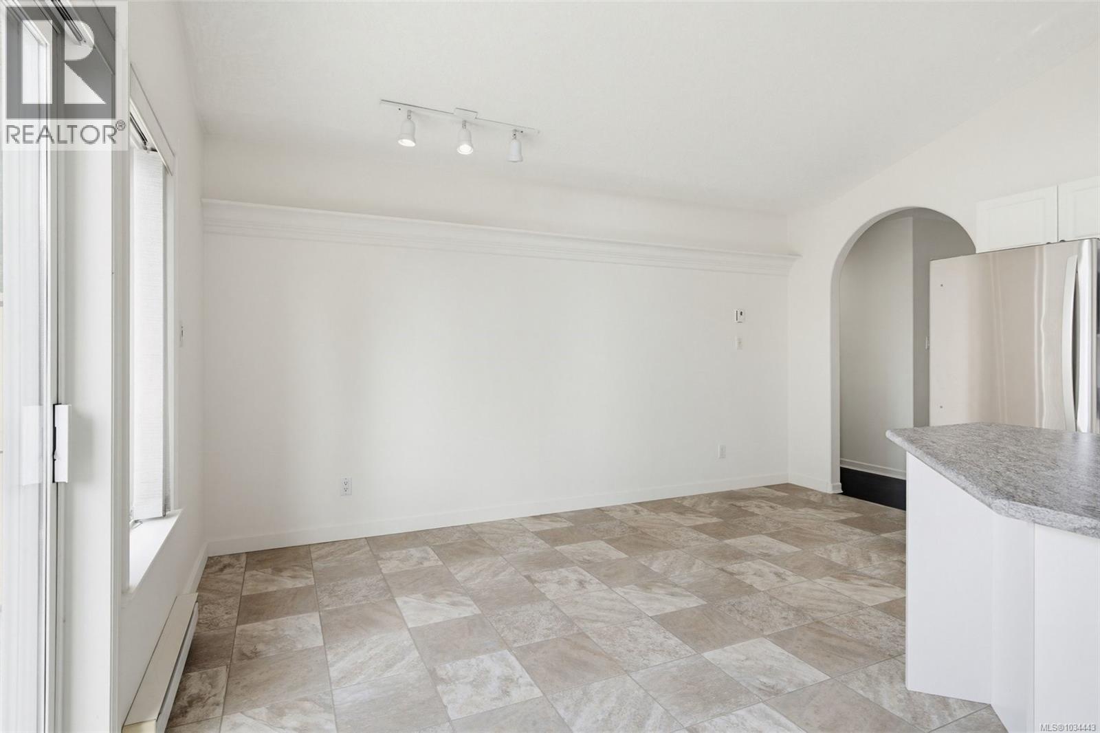 5272 Cordova Bay Rd, Saanich, British Columbia