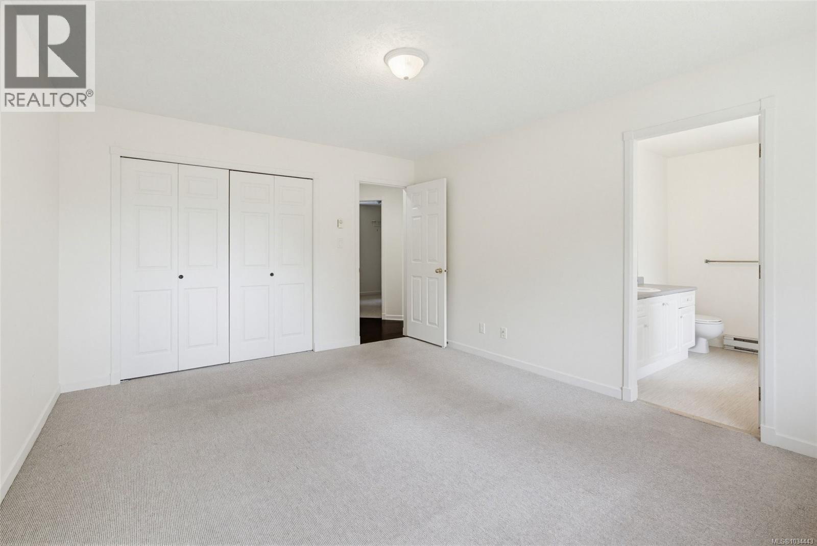 5272 Cordova Bay Rd, Saanich, British Columbia