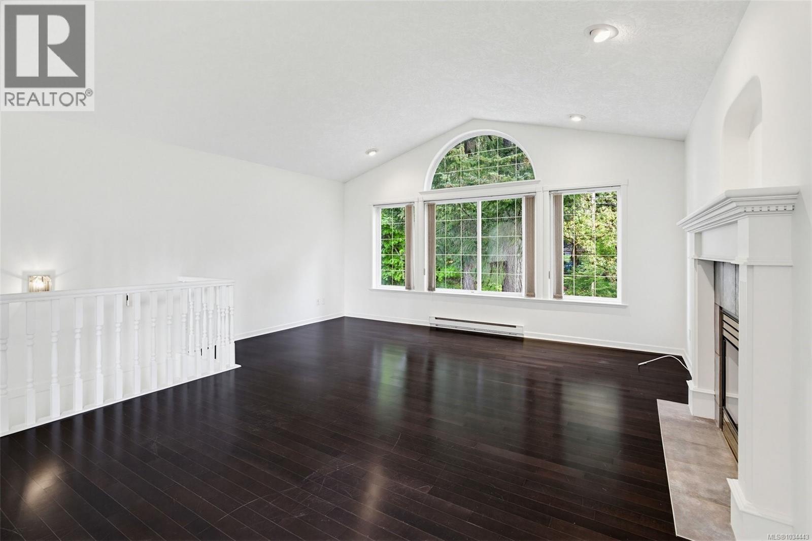 5272 Cordova Bay Rd, Saanich, British Columbia