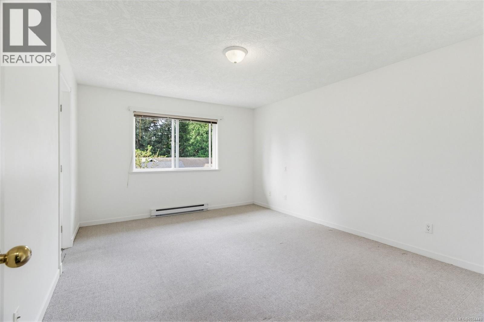5272 Cordova Bay Rd, Saanich, British Columbia