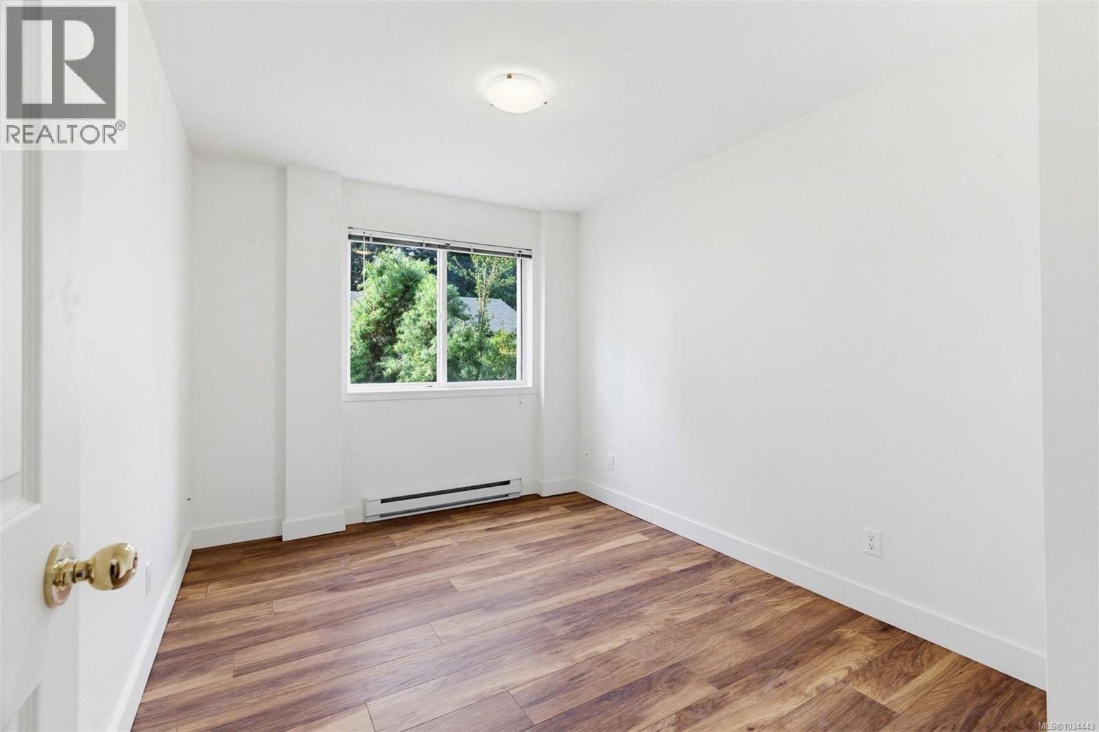 5272 Cordova Bay Rd, Saanich, British Columbia
