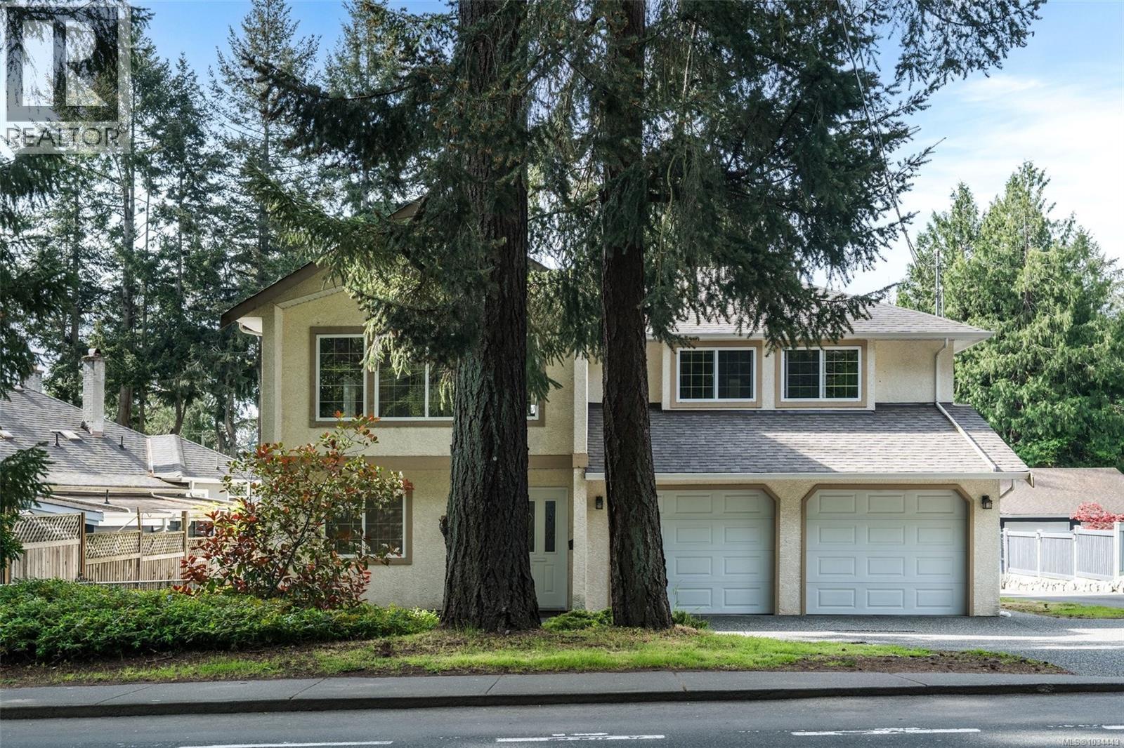 5272 Cordova Bay Rd, Saanich, British Columbia