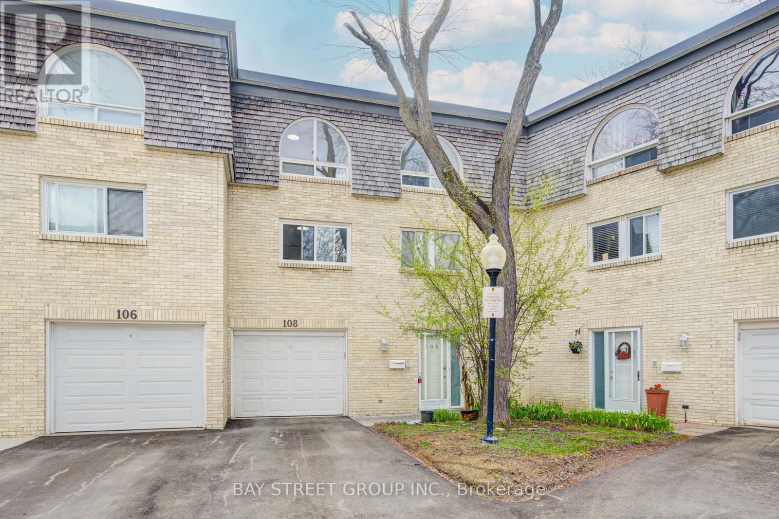 108 Courville Coachway, Toronto (pleasant View), Ontario