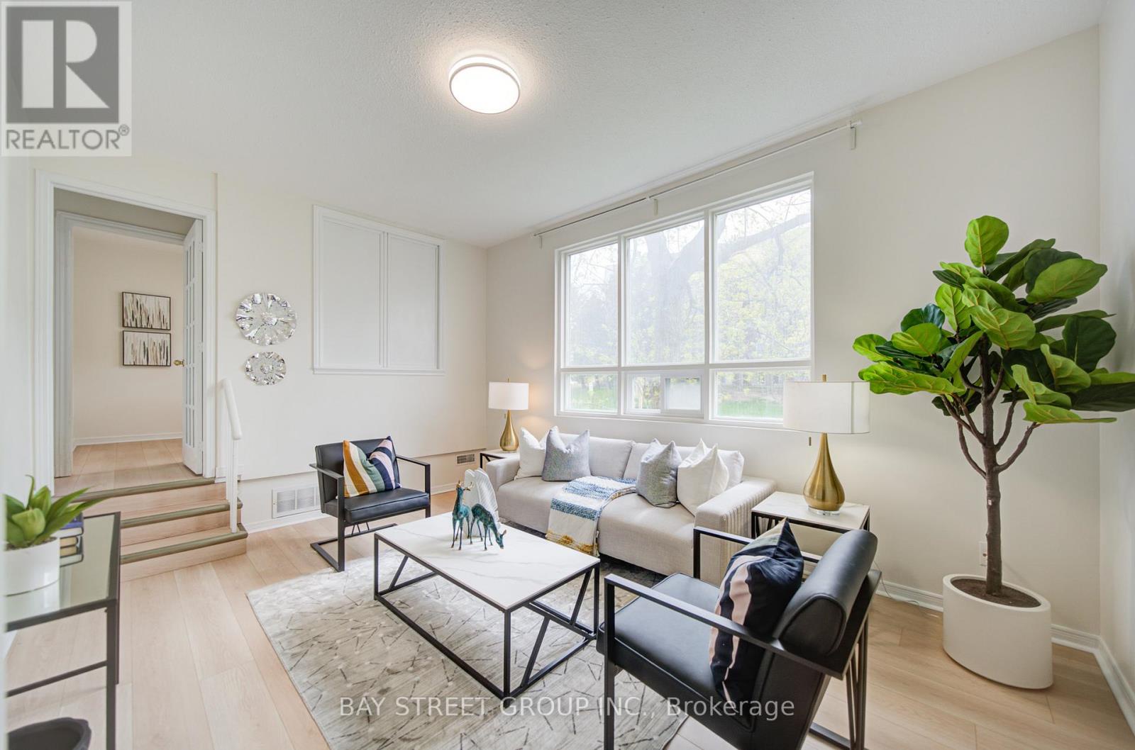 108 Courville Coachway, Toronto (pleasant View), Ontario