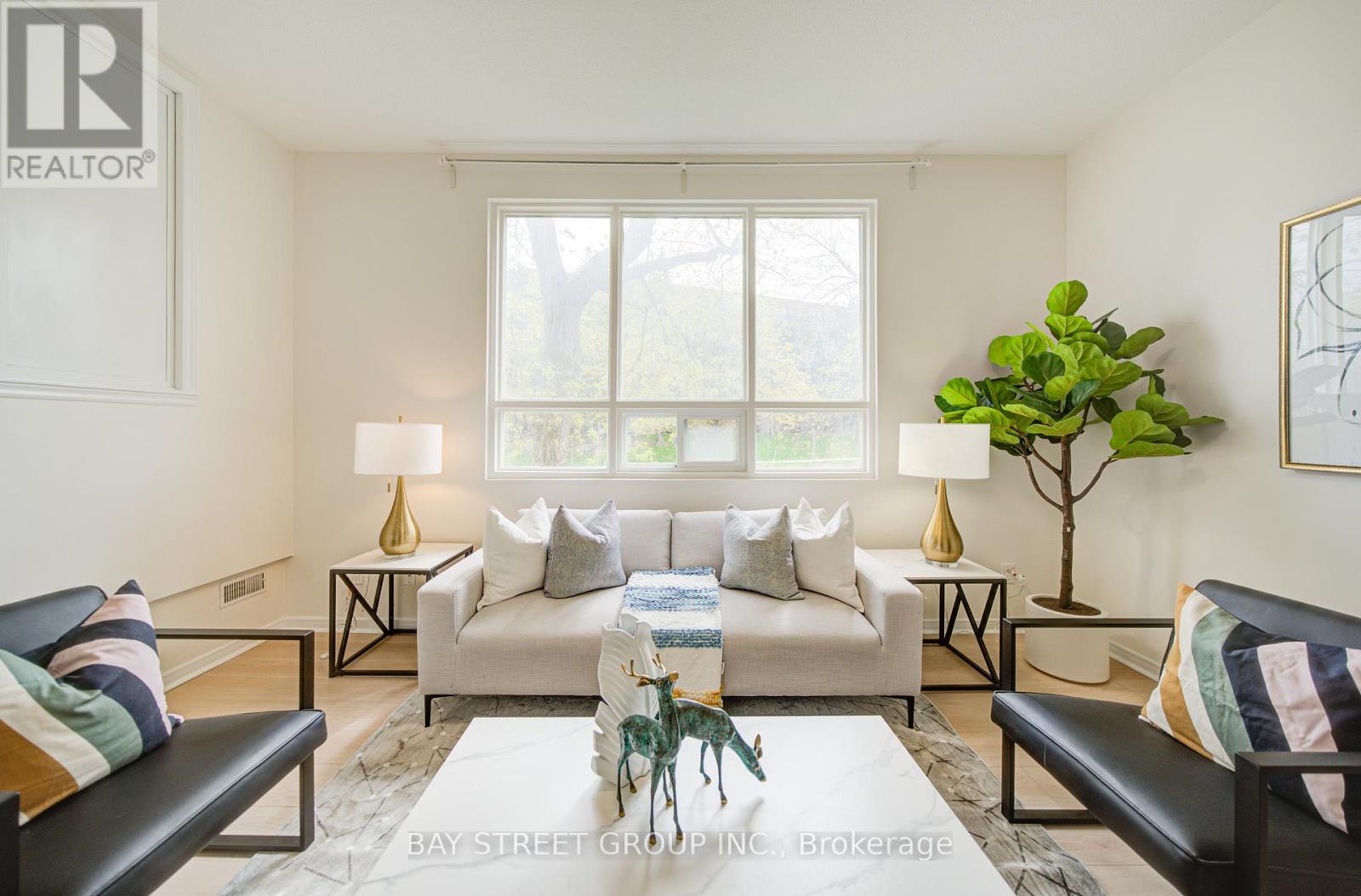 108 Courville Coachway, Toronto (pleasant View), Ontario