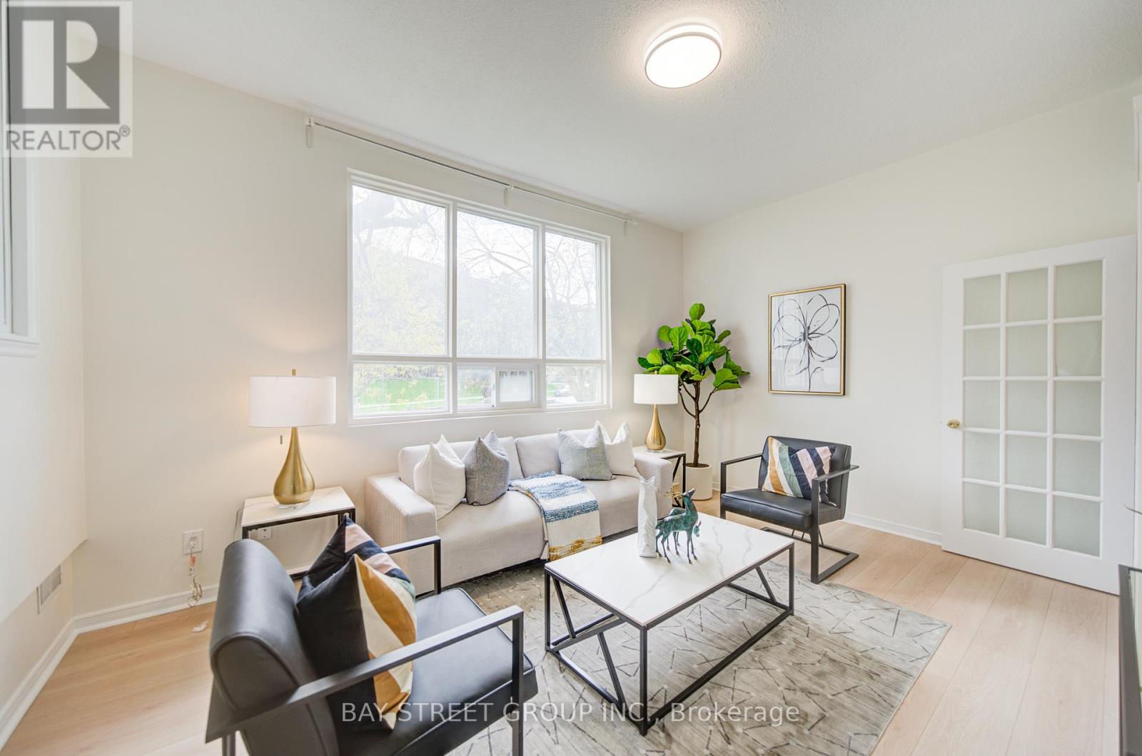 108 Courville Coachway, Toronto (pleasant View), Ontario