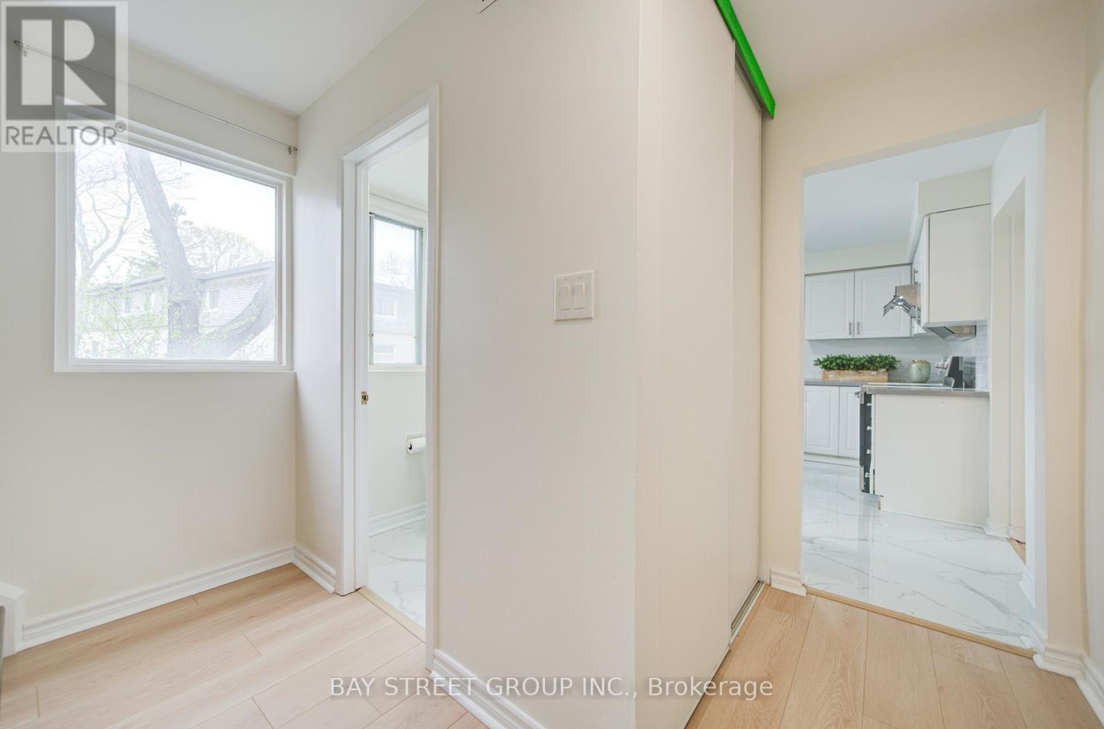 108 Courville Coachway, Toronto (pleasant View), Ontario