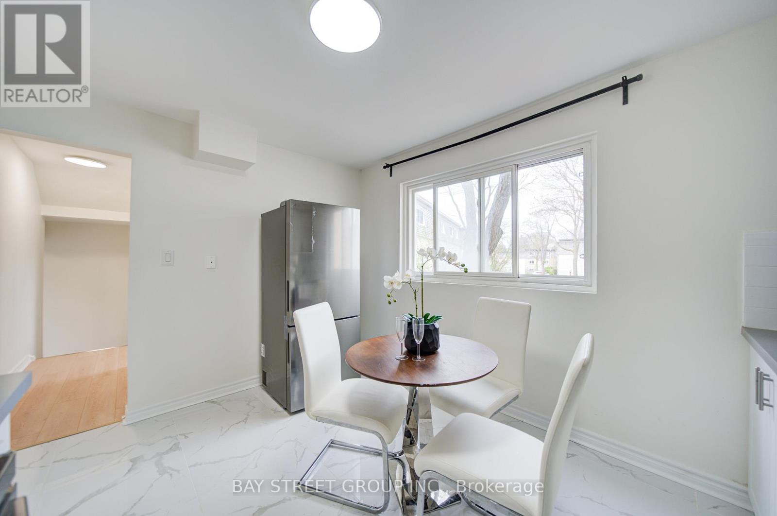 108 Courville Coachway, Toronto (pleasant View), Ontario