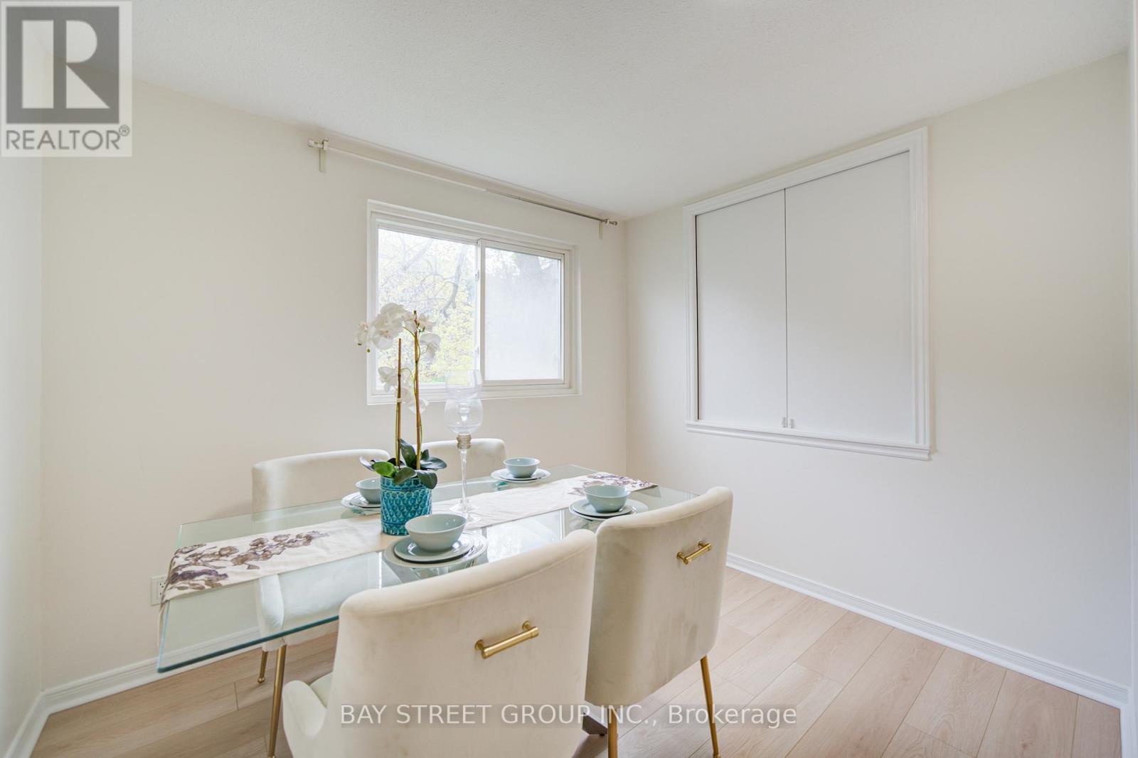 108 Courville Coachway, Toronto (pleasant View), Ontario