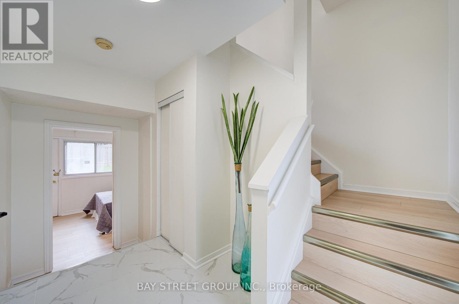 108 Courville Coachway, Toronto (pleasant View), Ontario