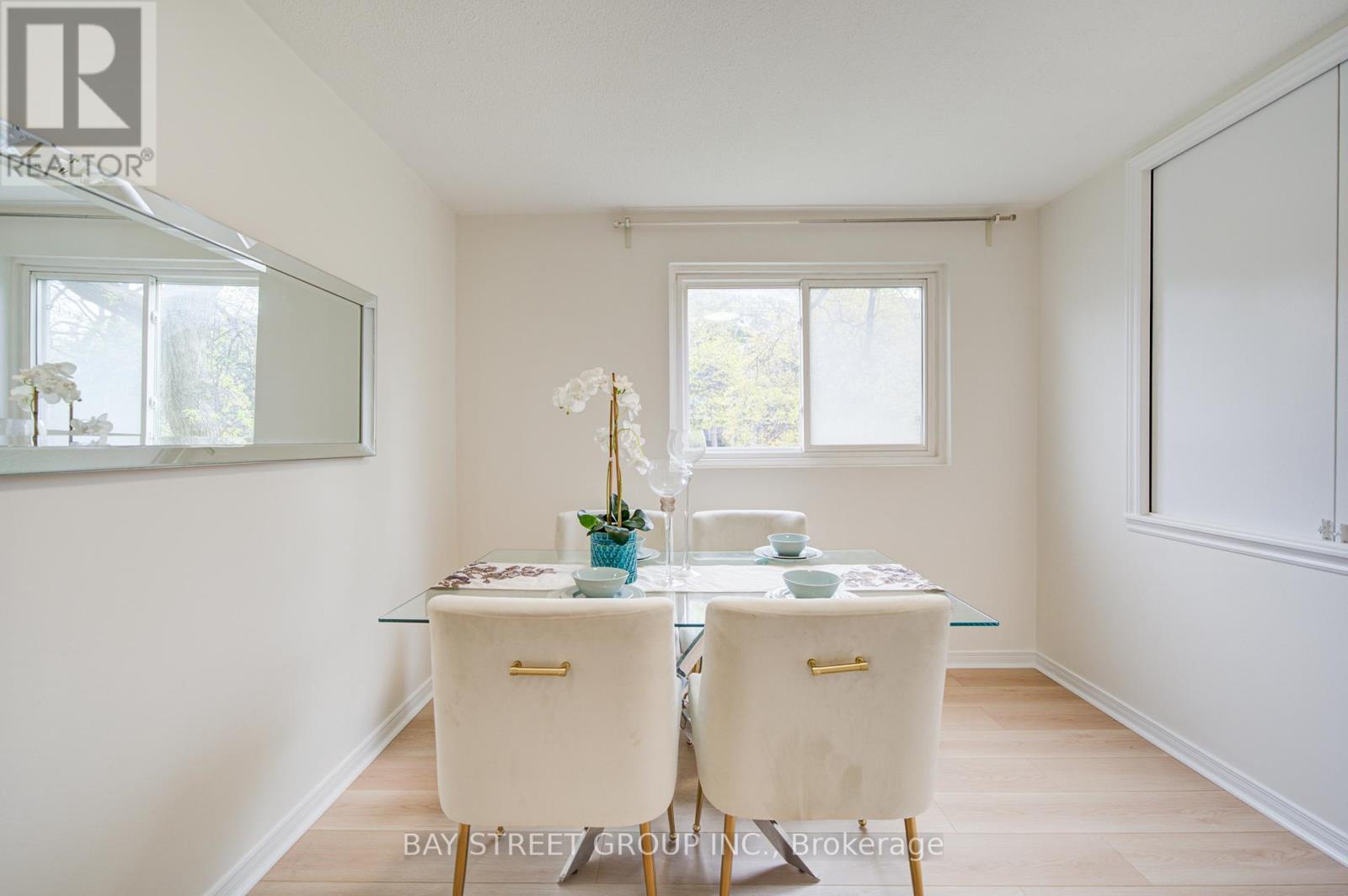 108 Courville Coachway, Toronto (pleasant View), Ontario